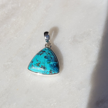 Charger l'image dans la galerie, Pendentif shattuckite sur argent
