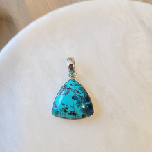 Charger l'image dans la galerie, Pendentif shattuckite sur argent
