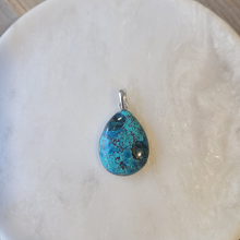 Charger l'image dans la galerie, Pendentif Goutte Shattuckite sur argent
