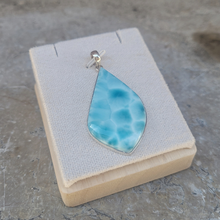 Charger l'image dans la galerie, Pendentif Larimar - Pièce UNIQUE
