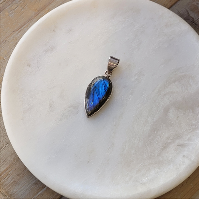 Pendentif Labradorite goutte renversée monté sur Argent