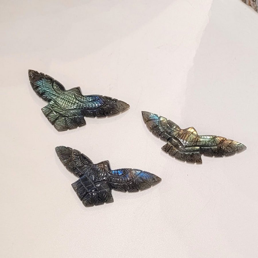 Aigle sculpté en Labradorite