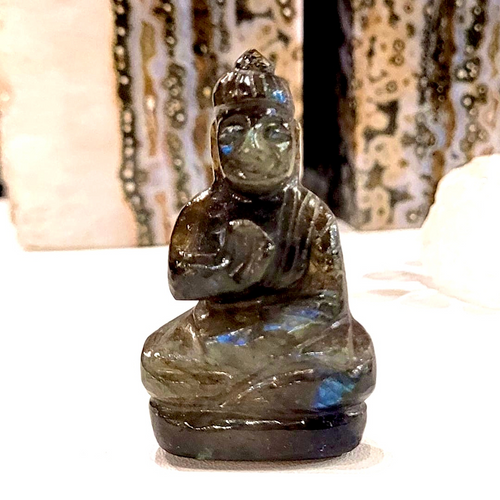 Bouddha sculpté en Labradorite