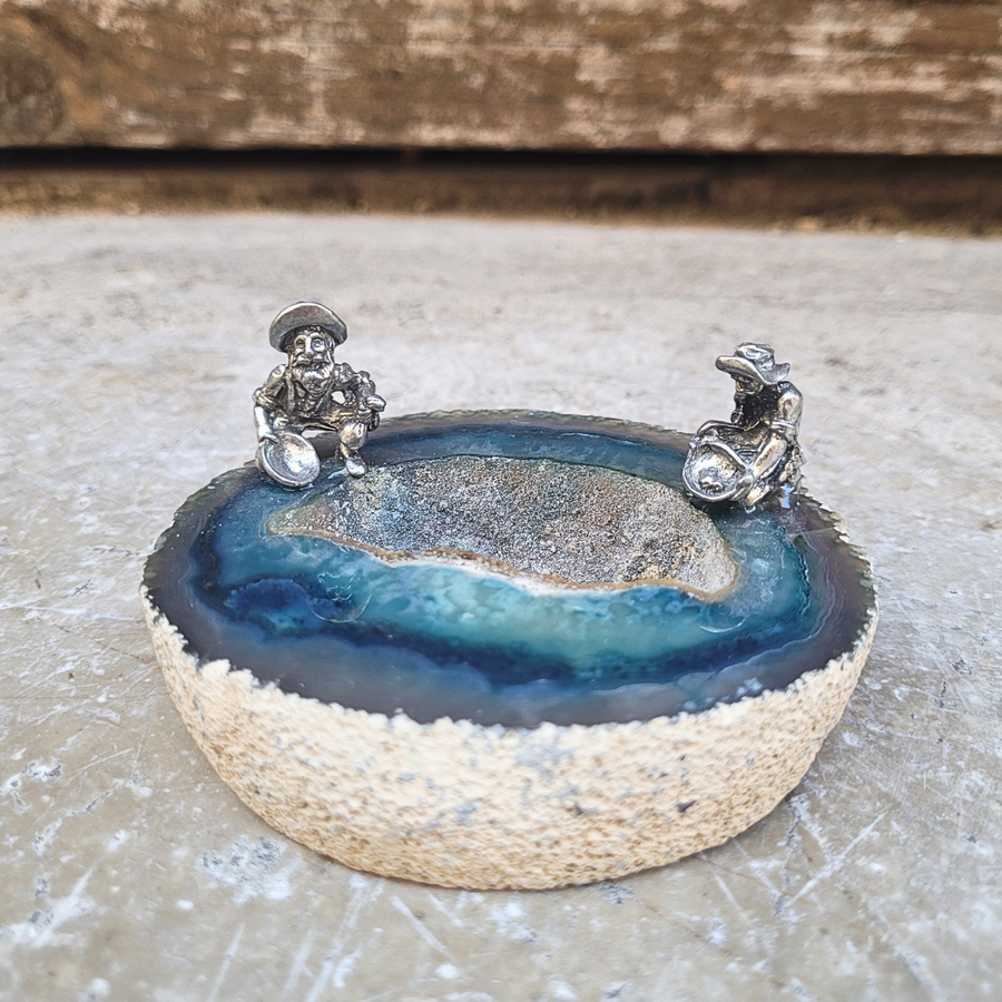 chercheur d'or en étain sur agate