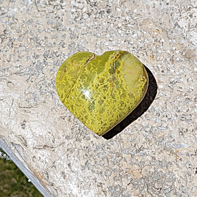 Cœur en Opale verte de Madagascar 6 x 5 cm