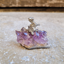 Charger l&#39;image dans la galerie, figurine dragon sur amethyste
