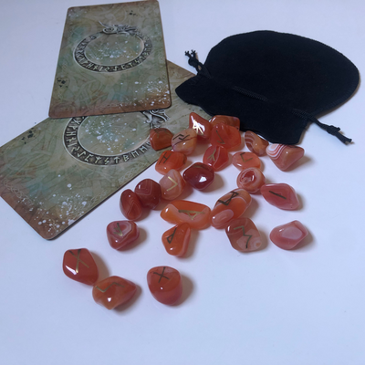 Jeu de Runes en Cornaline