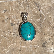 Charger l&#39;image dans la galerie, pendentif en turquoise et en argent
