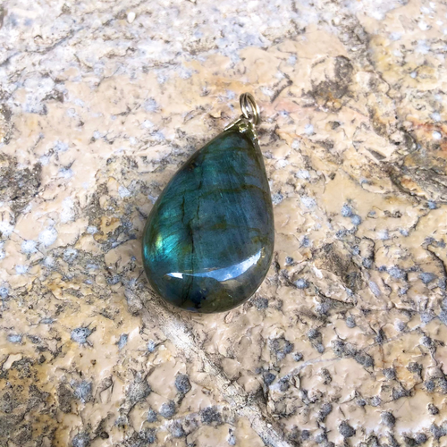 pendentif protection labradorite