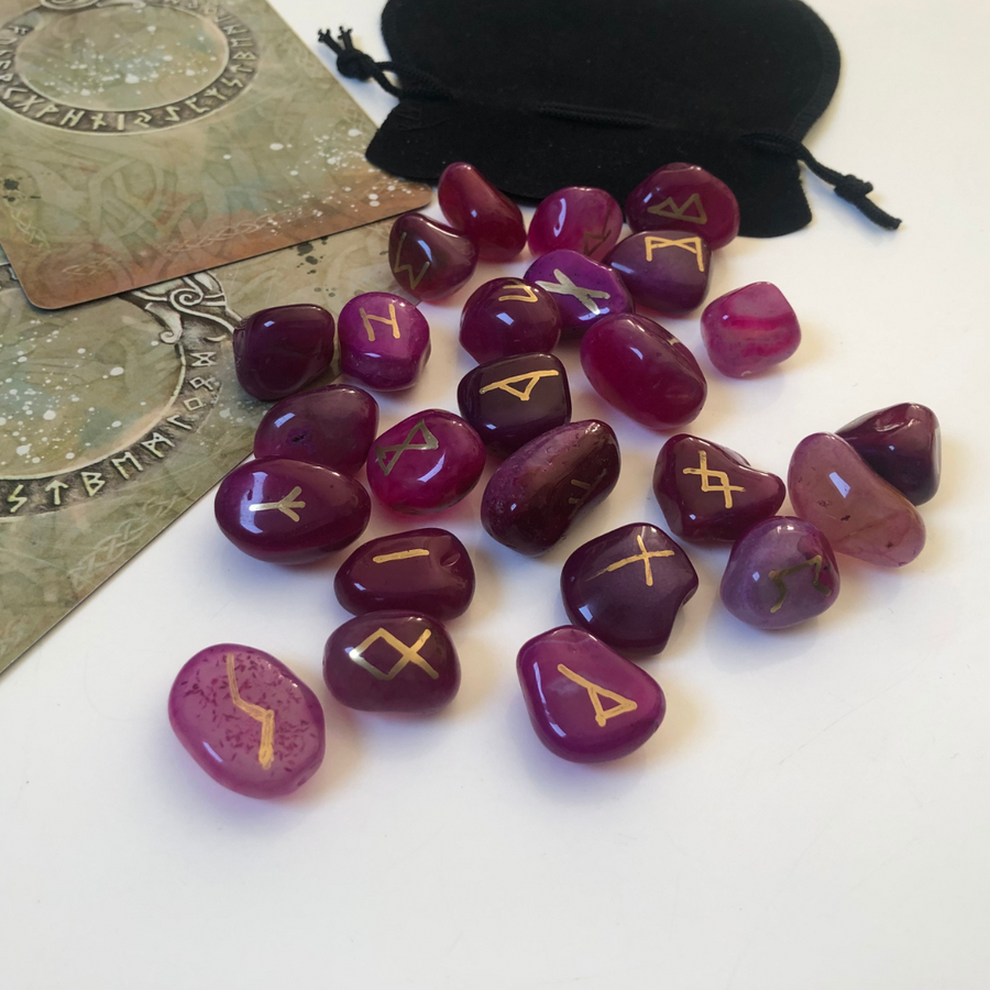 jeu de runes en agate rose