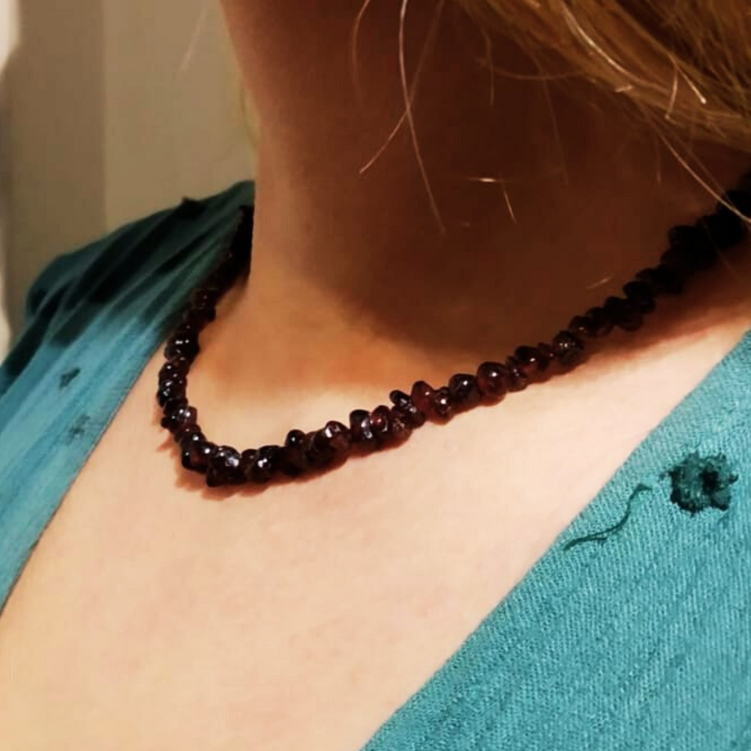 Collier Ras de Cou en Grenat