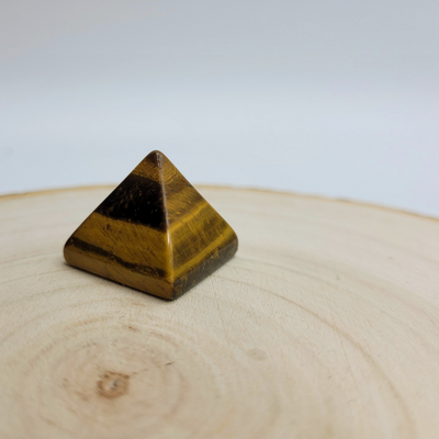Pyramide en Oeil du Tigre 2,5 x 2,5 cm