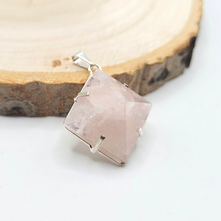 Pendentif Pyramide Quartz Rose