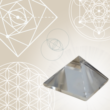 Charger l&#39;image dans la galerie, Pyramide Cristal de roche , sur fond de fleur de vie et symboles
