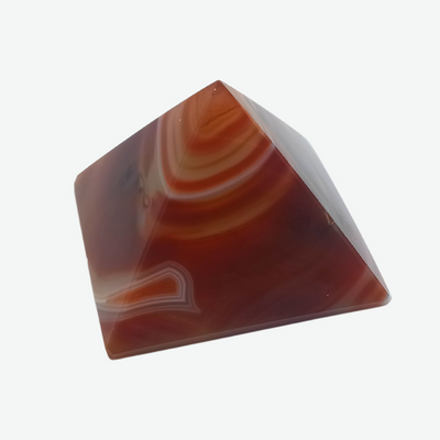 Pyramide en Cornaline  4 x 5.5 cm