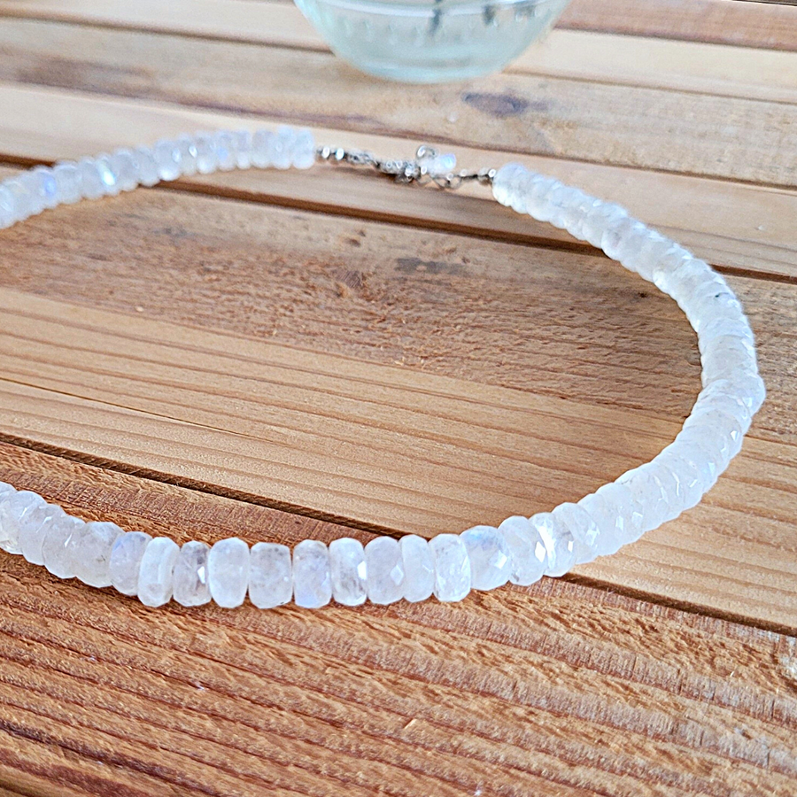 Collier en Pierre de Lune Faceté