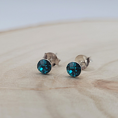 Boucles d'oreilles puces zircon teinté bleu turquoise