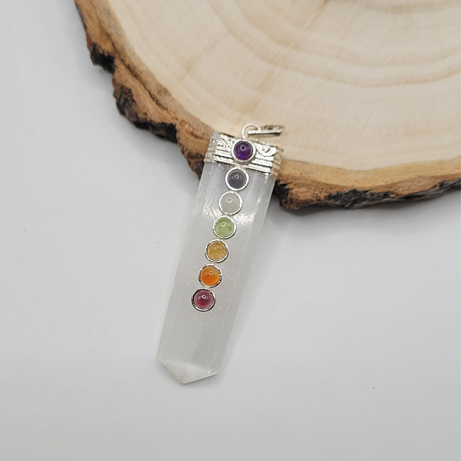 Pendentif Cristal de roche et 7 Chakras